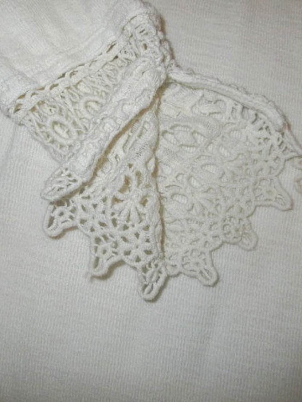 Sundance Henley Top Size M Embroidered Eyelet Crochet Off White Cotton Boho EUC - Picture 6 of 11